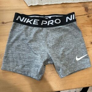 Girls Grey Nike Pro 6x